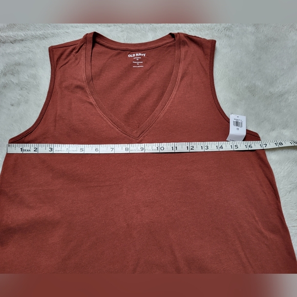 NWT! Burnt Orange Size XS Everwhere V-neck Tank Top! - Picture 3 of 7